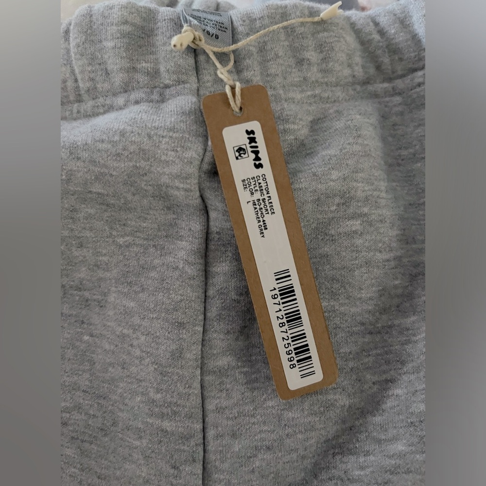 🩶SKIMS COTTON FLEECE CLASSIC SHORTS IN HEATHER GREY L - Picture 3 of 7